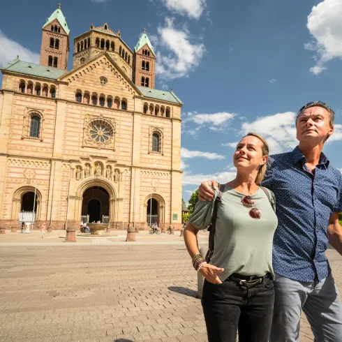 Dom mit Pärchen (© Pfalz Touristik e.V. Dominik Ketz)