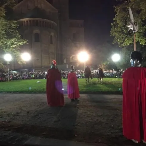 Martinsspiel am Dom (© Günther Fleischmann) Martinsspiel am Dom (© Günther Fleischmann)