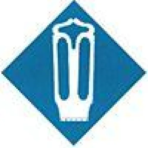 Ein stilisiertes Logo in Blau und Weiß. Das Design zeigt eine Art Säule oder Stift in der Mitte.