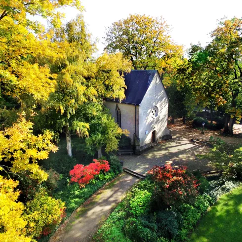 Gotische Kapelle im Adenauer Park (© Klaus Landry)