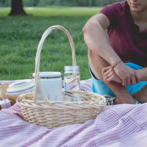 Picknickkonzert Picknickdecke im Park (© Unsplash)