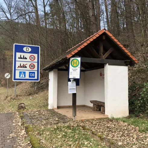 Bushaltestelle Hirschthal Mühle (© Adrian Stilgenbauer)