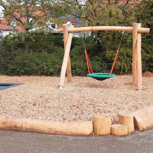 Doppel-Bodentrampolin und Nestschaukel