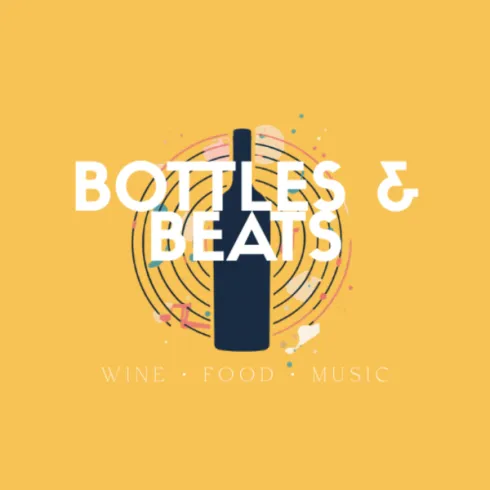 Ein kreatives Design mit dem Titel "Bottles & Beats". Es zeigt eine stilisierte Weinflasche vor einem gelben Hintergrund und thematisiert Wein, Essen und Musik.