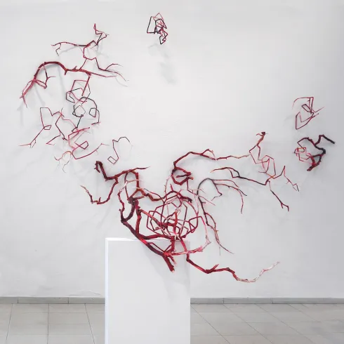 Strange connections growing up II, Installation (© Krautkremer - Installation Trier-Kunsthalle) Strange connections growing up II, Installation (© Krautkremer - Installation Trier-Kunsthalle)