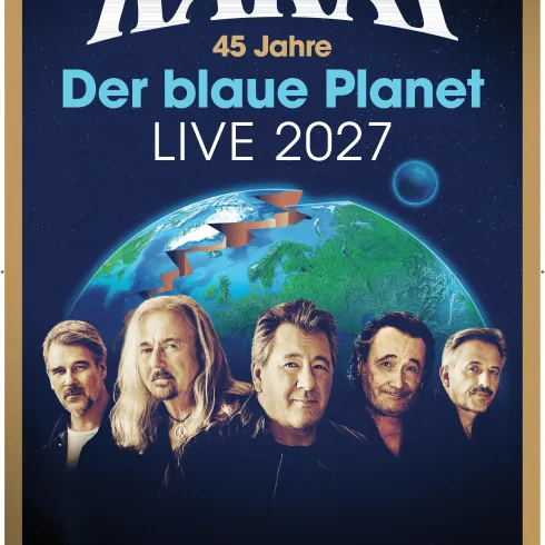 Ein Plakat von der Band Karat zum 45-jährigen Jubiläum. Es zeigt die Erde und kündigt ein Live-Konzert für 2027 an.