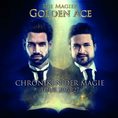Das Bild zeigt zwei Magier mit eleganter Kleidung vor einem mystischen Hintergrund. Darunter steht "Chroniken der Magie Tour 2026/27".