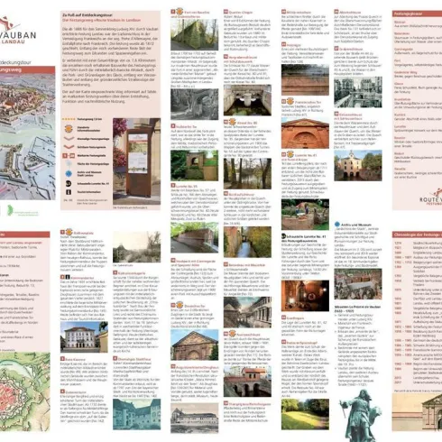 Eine informative Broschüre über die Route Vauban mit Karten und historischen Informationen. Die Texte beschreiben verschiedene Sehenswürdigkeiten und deren Bedeutung.