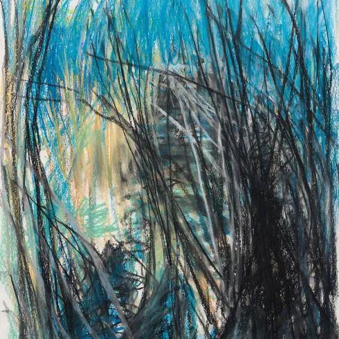 Ein abstraktes Kunstwerk mit kräftigen schwarzen Linien und blauen Farbtönen. Die Komposition vermittelt ein Gefühl von Bewegung und Tiefe.