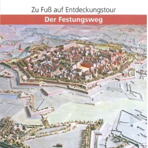 Eine Ansichtskarte von Landau zeigt die Festung und die umliegenden Strukturen. Der Titel „Route Vauban“ weist auf einen Entdeckungspfad hin.