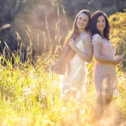Lea und Esther Birringer