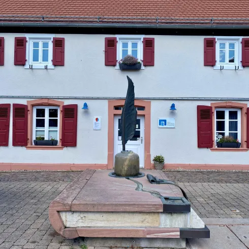 Brunnen Gemeindebücherei (1)