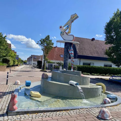Jahrmarktsbrunnen Offenbach Queich (1) Jahrmarktsbrunnen Offenbach Queich (1)