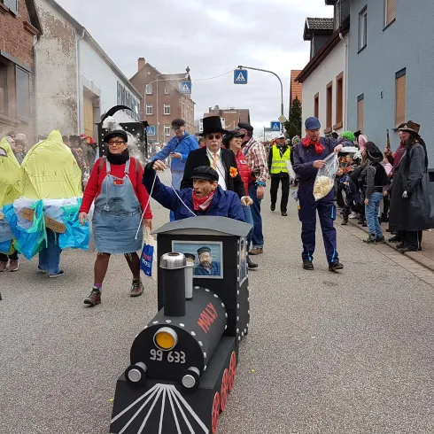 Rosenmontagsumzug Bundenthal (© Anette Lang)