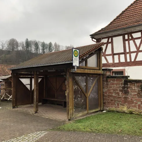 Bushaltestelle Bundenthal Wendeplatz (© Adrian Stilgenbauer)