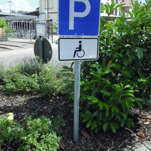Barrierefreier Parkplatz am Bahnhof Winden