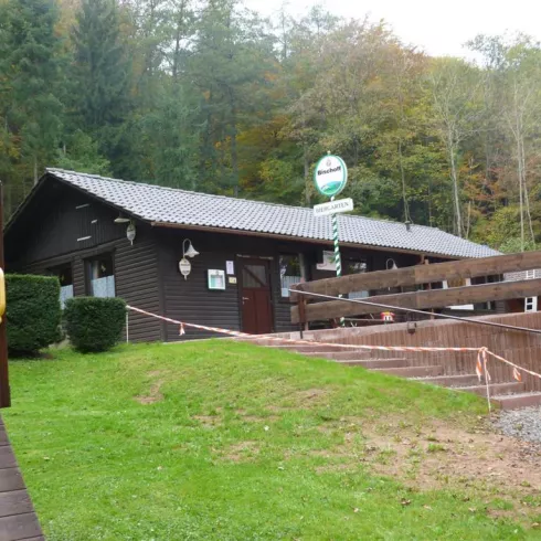 PWV-Hütte vorm Selberg (© FVZV Pfälzer Bergland)