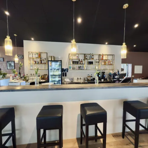 Maxims Weinlounge Cafe Bar