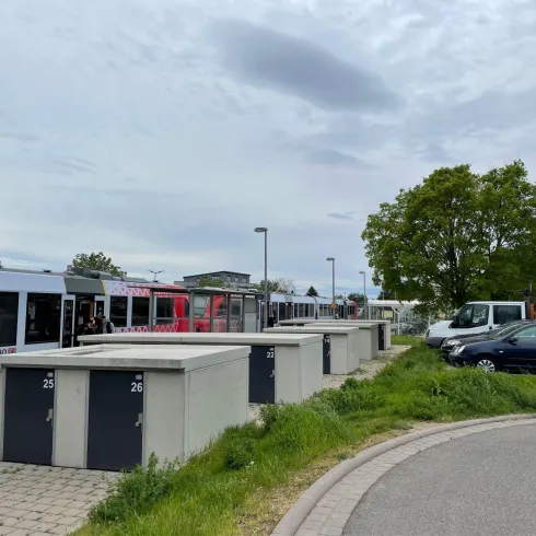 Parkplatz am Bahnhof (© Bernard)