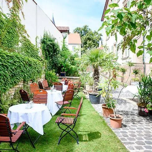 Außensitzplätze (© Weingut BoudierKoeller) Außensitzplätze (© Weingut BoudierKoeller)