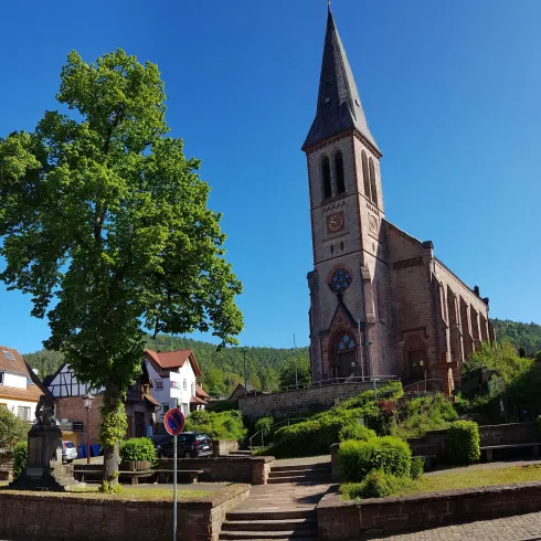 Pfarrkirche St. Georg mit Kirchenpark