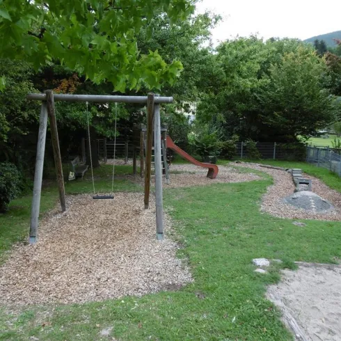 Spielplatz Dernbach 1 (© Verein SÜW Annweiler e.V.)
