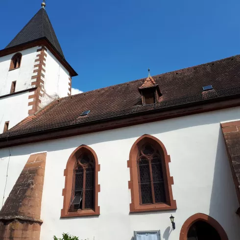 Kirche Ansicht außen (© Verein SÜW Annweiler am Trifels)