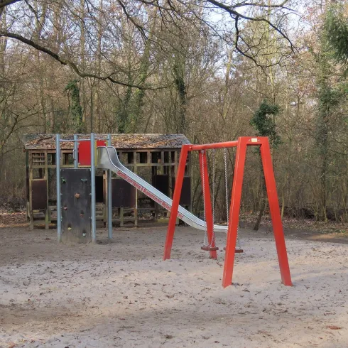 Rutsche und Schaukel (© EM/Urlaubsregion Freinsheim)