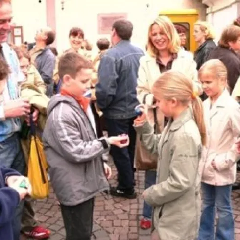 Kinder beim Gecksen (© GV Liedertafel 1846 e.V.)