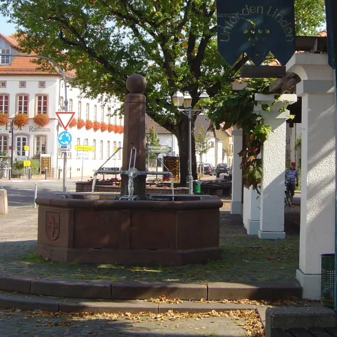 Brunnen am Obertor (© Urlaubsregion Freinsheim) Brunnen am Obertor (© Urlaubsregion Freinsheim)
