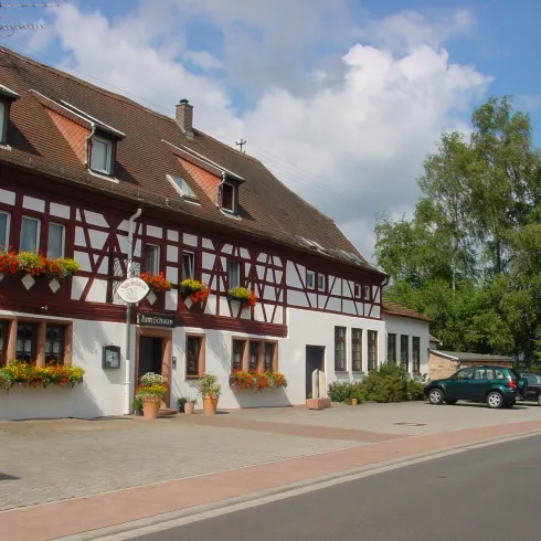 Hotel-Restaurant Zum Schwan (© Fam. Henzelmann) Hotel-Restaurant Zum Schwan (© Fam. Henzelmann)