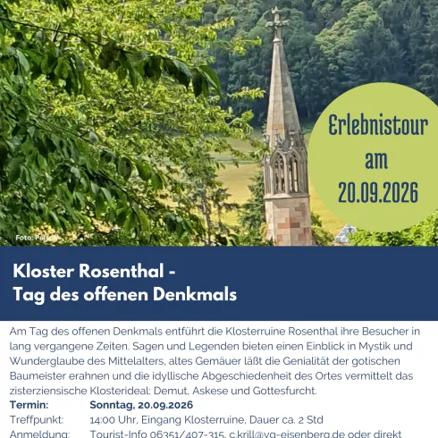 Ein Bild des Klosters Rosenthal mit einer hübschen Kirche und hohen Bäumen im Hintergrund. Die Umgebung bietet eine malerische Landschaft und einen klaren Himmel.