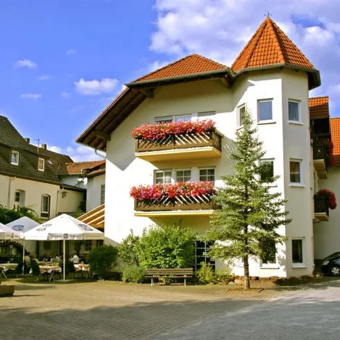Aussenansicht Landgasthof Hotel Zum Ochsen mit Biergarten