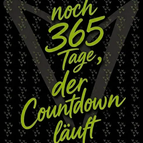 Ein schwarzer Hintergrund mit einem großen V-Motiv. Darauf steht in grüner Schrift: "noch 365 Tage, der Countdown läuft".