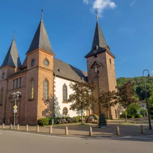 Marienkirche Rodalben mit Marienplatz