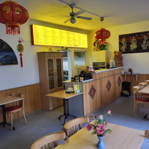 Gastraum mit Verkaufstresen