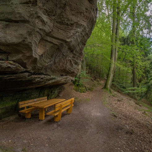 Wüstlangenbachfelsen mit Sitzgruppe