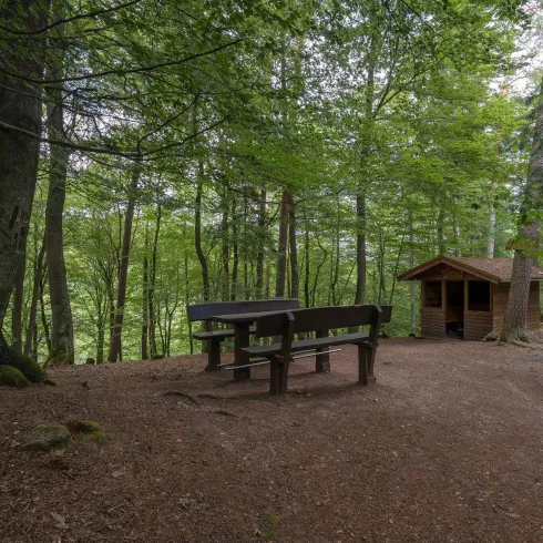 Gippelstürmerhütte mit Außensitzgruppe Gippelstürmerhütte mit Außensitzgruppe