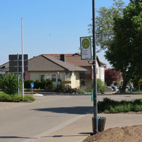 Bushaltestelle Abzweig Kirchheim Richtung DÜW (© Urlaubsregion Freinsheim)