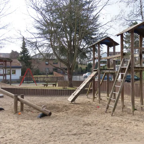 Kletterhaus mit Wippe (© EM/Urlaubsregion Freinsheim)