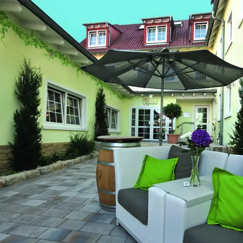 Hoteleingang Hotel Speeter (© A. Späth)