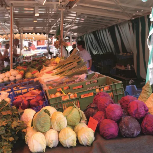 Wochenmarkt in Dahn (© Tourist Information Dahner Felsenland)