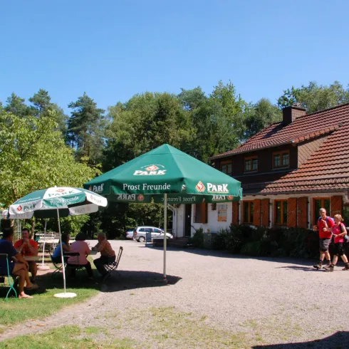 Pfälzerwaldhütte "Im Schneiderfeld"_1 (© Jacques Noll) Pfälzerwaldhütte "Im Schneiderfeld"_1 (© Jacques Noll)