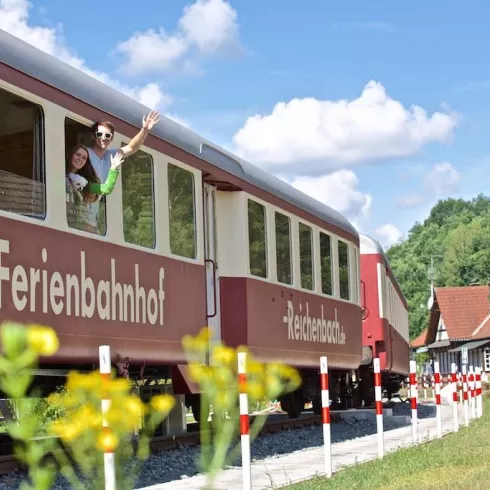 Ferienbahnhof Reichenbach 1 (© Matthäus Burkhart) Ferienbahnhof Reichenbach 1 (© Matthäus Burkhart)