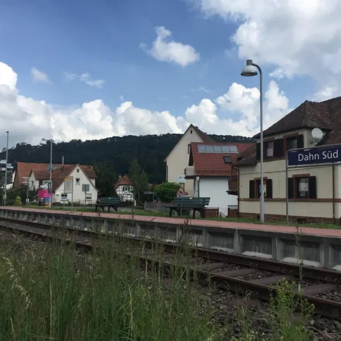 Bahnhaltepunkt Dahn Süd (© Adrian Stilgenbauer)