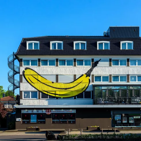 20160508_190922_Hotelfassade mit Banane-Bearbeitet 20160508_190922_Hotelfassade mit Banane-Bearbeitet