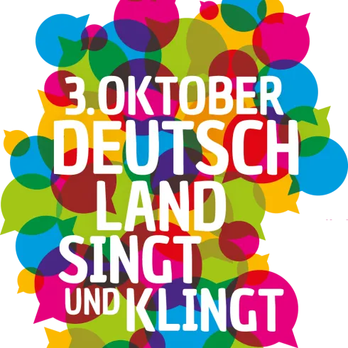 Ein bunter Hintergrund mit vielen Sprechblasen in verschiedenen Farben. Darin steht: "3. Oktober Deutschland singt und klingt".