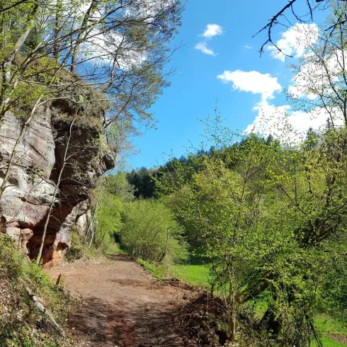 Hasterfelsen mit Rotztal