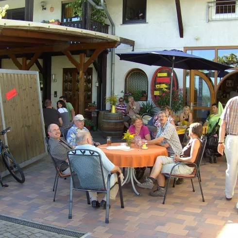 Gemütliches Beisammensein im Weingut Ehrhart