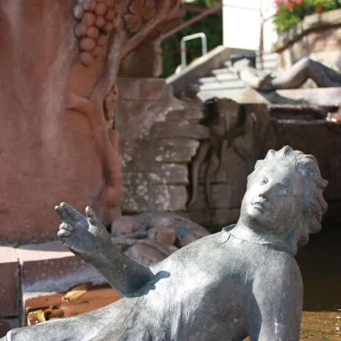 Am Rutschbrunnen kann man sich erfrischen..